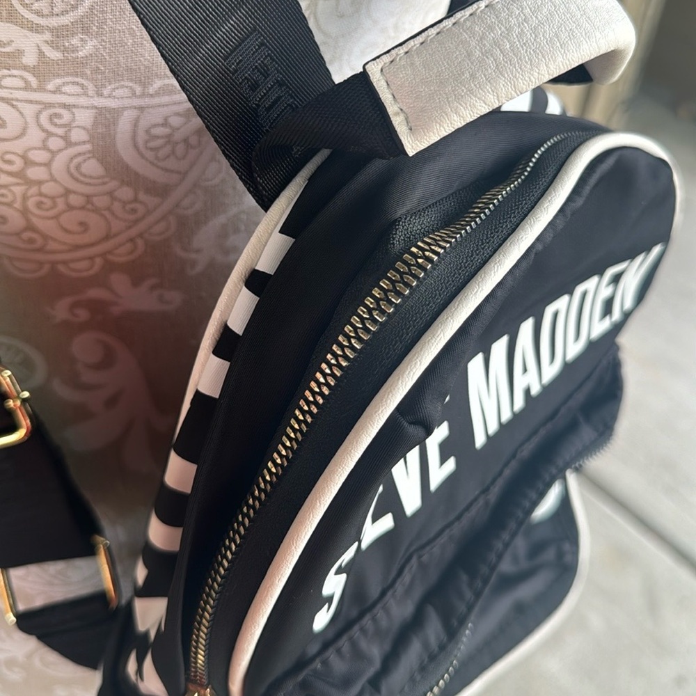 Steve Madden mini backpack - Picture 3 of 6